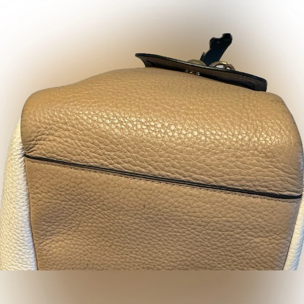 Coach Edi 31 Pebble, Leather Shoulder Bag Chalk/Tan – Authentic -